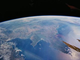 051206-3-earth.jpg